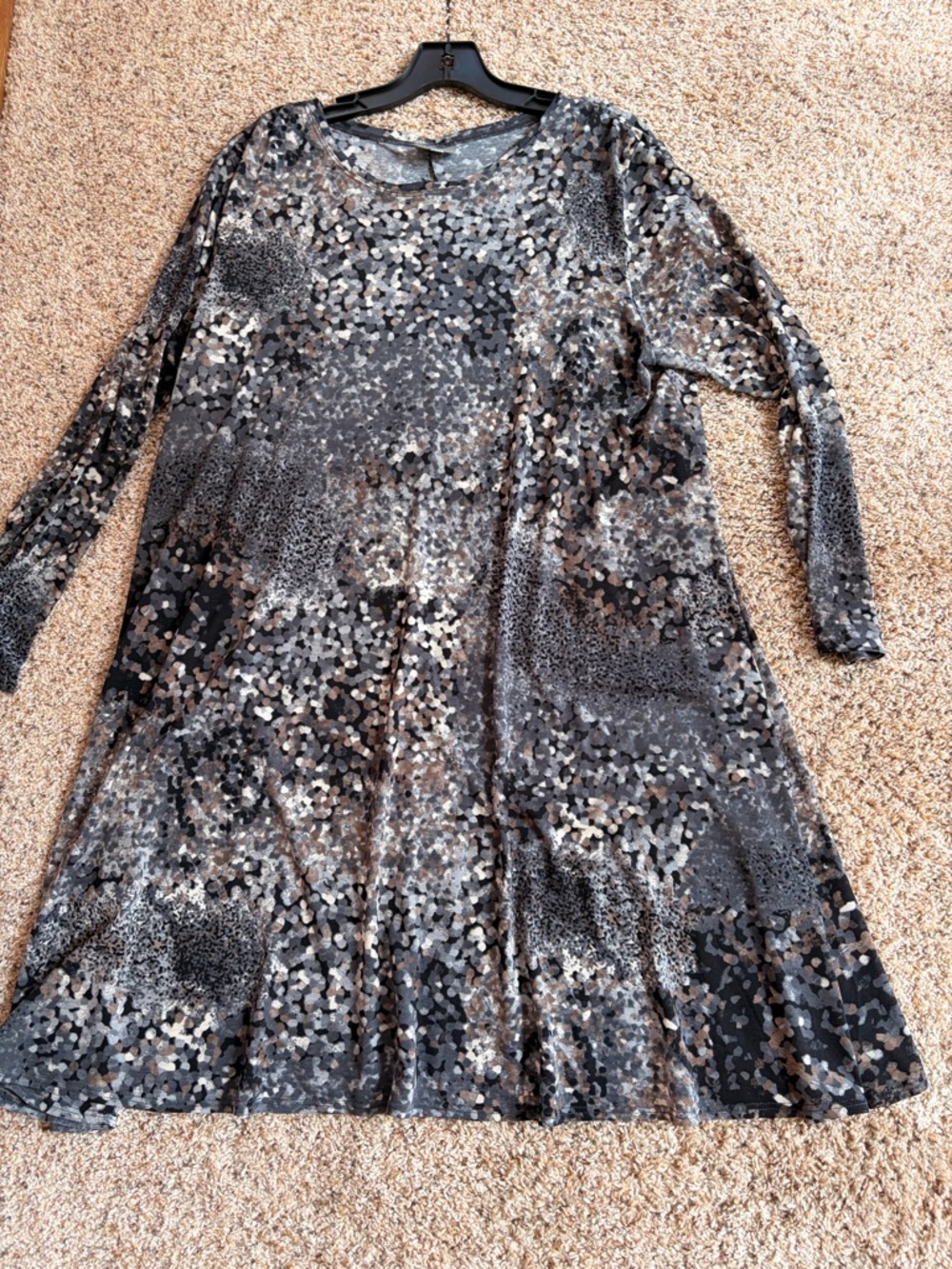 Niche XL knee length jersey dress in Black, wht, grey & tan